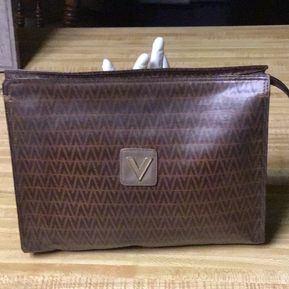 Mario Valentino Clutch